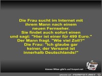 Die Frau sucht im Internet mit ihrem Mann nach einem neuen