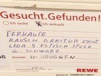 Verkaufe schwarze Couch-Garnitur mit Sthlen
