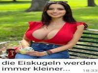 Frau genie�t Eis im Park mit lustigem Spruch