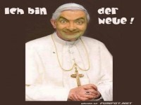 Lustiger Mix: Figur im p�pstlichen Gewand