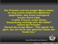 Ein Priester und ein junger Mann sitzen im Zug einem...
