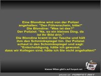 Eine Blondine wird von der Polizei angehalten