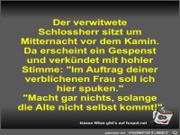 Der verwitwete Schlossherr sitzt um Mitternacht vor dem...