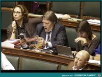 einige Abgeordnete passen nicht auf