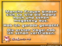 Manche-Frauen-binden-sich-die-Haare-hoch