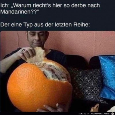 Jemand-isst-eine-Mandarine.jpg von Randy