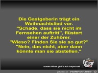 Die Gastgeberin tr�gt ein Weihnachtslied vor