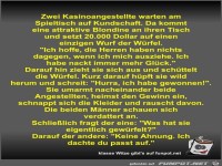 Zwei Kasinoangestellte warten am Spieltisch auf Kundschaft