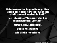 Jugendliche beim Grillen: Ein Missgeschick