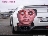 Auto mit ungew�hnlichem Gesicht auf Heck