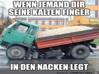 Kalte Hand im Nacken