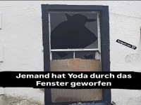 Yoda durch das Fenster geworfen