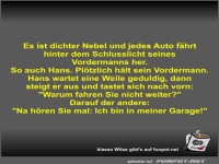 Es ist dichter Nebel und jedes Auto f�hrt hinter dem...