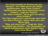 Ein Gast bestellt im Restaurant ein Dessert