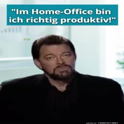 Der-Meister-des-Schreibtischs-im-Home-Office.jpg von Goldlocke