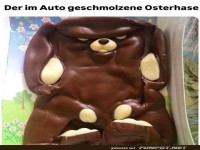 Geschmolzener Osterhase im Auto