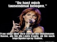 Musikerin mit humorvollem Text �ber Einkauf