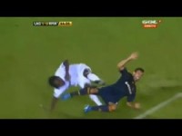 Ein Karatetritt im Fußball