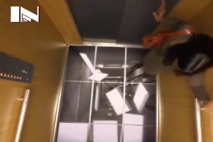 Versteckte Kamera - im Aufzug