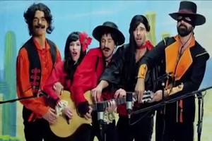 Fünf spielen auf einer Gitarre