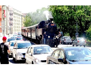 klicke hier, um die Datei herunterzuladen Zuege in Bruener Strassen