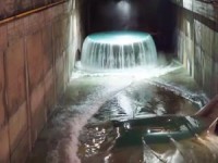 Wenn die Turbine eines Wasserkraftwerks abgeschaltet wird