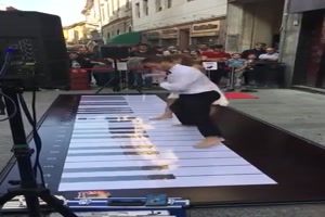 Klavier spielen mal anders