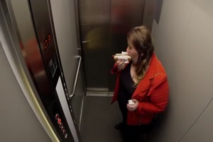 Komischer Fahrstuhl