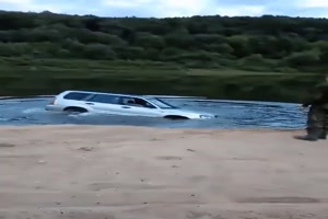 Auto aus See fahren