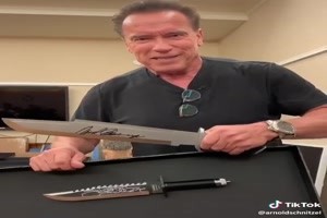 Arnold zeigt uns sein Messer