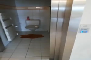 Seltsamer Aufzug