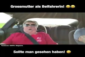 Grossmutter als Beifahrerin