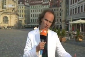 Olaf spricht ueber 30 Jahre Fall der Berliner Mauer