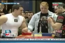 Profi Armwrestler vs Pro-Bodybuilder