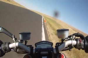 Lenkerschlagen dei der Ducati