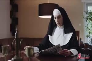 Gesprch von Nonne mit Priester