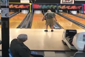Bowling mit 100 Jahren