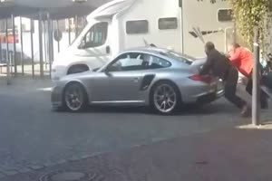 Porsche anschieben