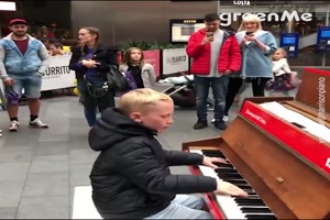 Junger Pianist Teil 1