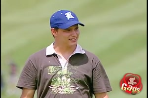 Versteckte-Kamera---Streich-beim-Golfen.mp4 auf www.funpot.net