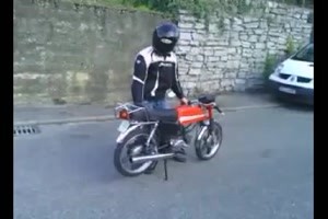 Der Trottel mag keine Motorroller
