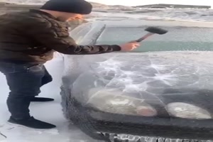 Auto vom Eis befreien