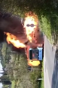 Brennender Bus
