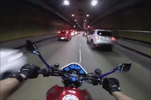 Volltrottel mit Honda im Tunnel