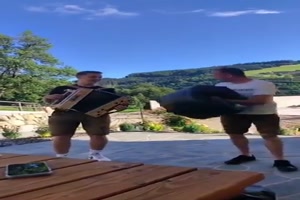 Die-etwas-andere-Ziehharmonika.mp4 auf www.funpot.net