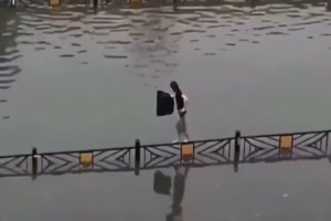 Die berschwemmung ist kein Problem fr sie