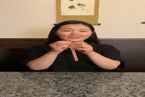 Richtig-mit-Stäbchen-essen.mp4 auf www.funpot.net