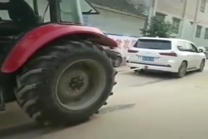 Traktor vs. PKW