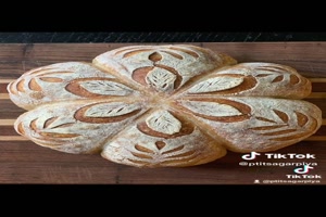 Bread,-fresh-from-the-oven,-crust-in-the-ashes-....mp4 auf www.funpot.net