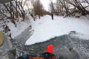 Mit dem Motorrad durch Eis und Schnee